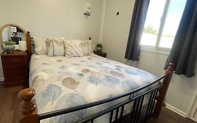 Wannanup Retreat - Sleeps 2 - Pet Friendly